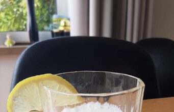 Whisky Sour. Prosty przepis na klasyczny drink Whisky Sour