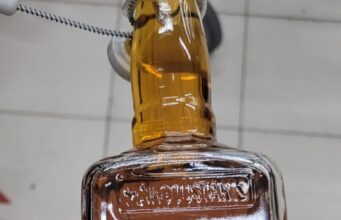 Rhum Mangoustan’s Carte Grise: Ekscentryczny Urok czy Przeciętna Rzeczywistość? Rhum Mangoustan's Carte Grise
