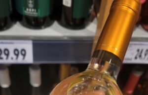 Recenzja Wina: White Doctor White Dry Chardonnay – Elegancja i Kontrowersja w Jednym White Doctor White Dry Chardonnay