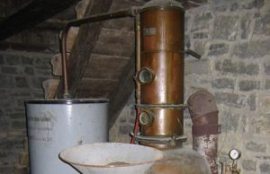 Bimber, czyli samogon, okowita, brymucha, księżycówka… pędzenie bimbru