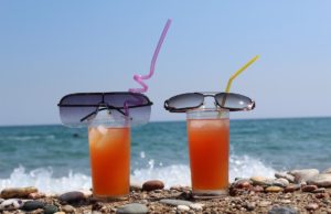 Orzeźwiające i klasyczne koktajle na letnie przyjęcie proste przepisy na drinki z wódką