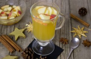 Rodzinnie i procentowo. 5 rozgrzewających przepisów na sezon zimowy poncz z jablkami