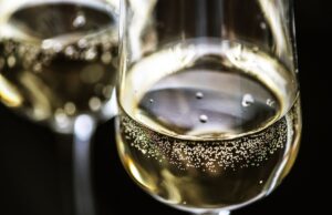 Prosecco. Co to jest, z czym pić, gatunki, rodzaje prosecco, pochodzenie, sposób picia, rodzaje
