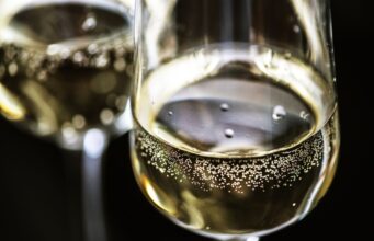 Prosecco. Co to jest, z czym pić, gatunki, rodzaje prosecco, pochodzenie, sposób picia, rodzaje