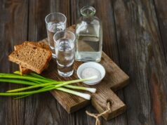 Wódka bezalkoholowa. Jak powstaje, jak smakuje, ile ma kalorii? Wódka bezalkoholowa